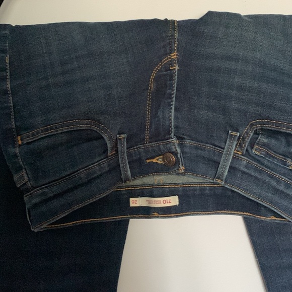 Levi’s 710 Super Skinny Mid Rise Jeans Dark Wash - Picture 3 of 3